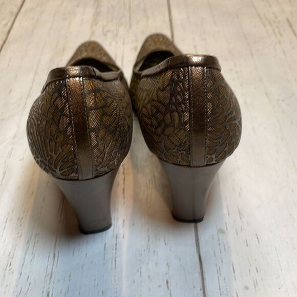 Timothy Hitsman women’s copper/gold fabric heel size 8.5. - Picture 4 of 12